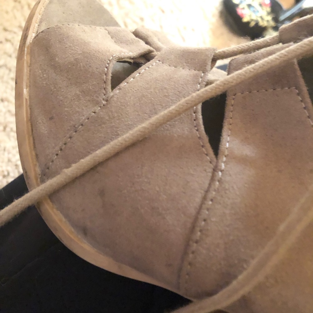 Tie-up heels - Picture 3 of 5